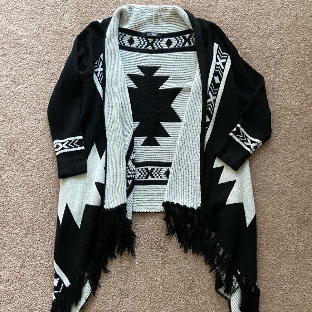 Romwe Black & White Aztec Cardigan